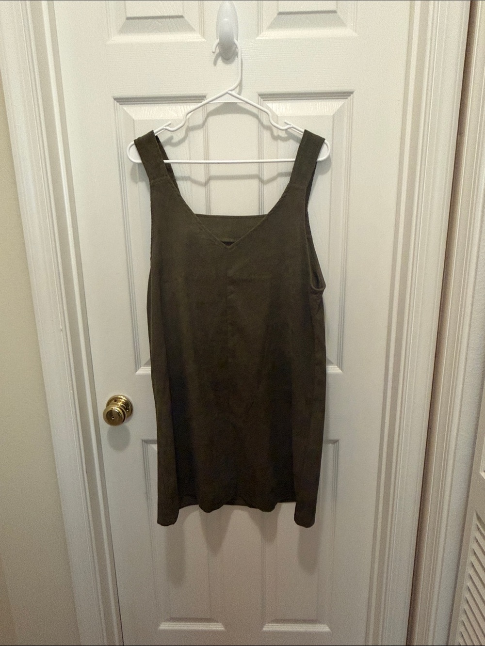 SHEIN Olive Green Sleeveless V-Neck Shift Dress